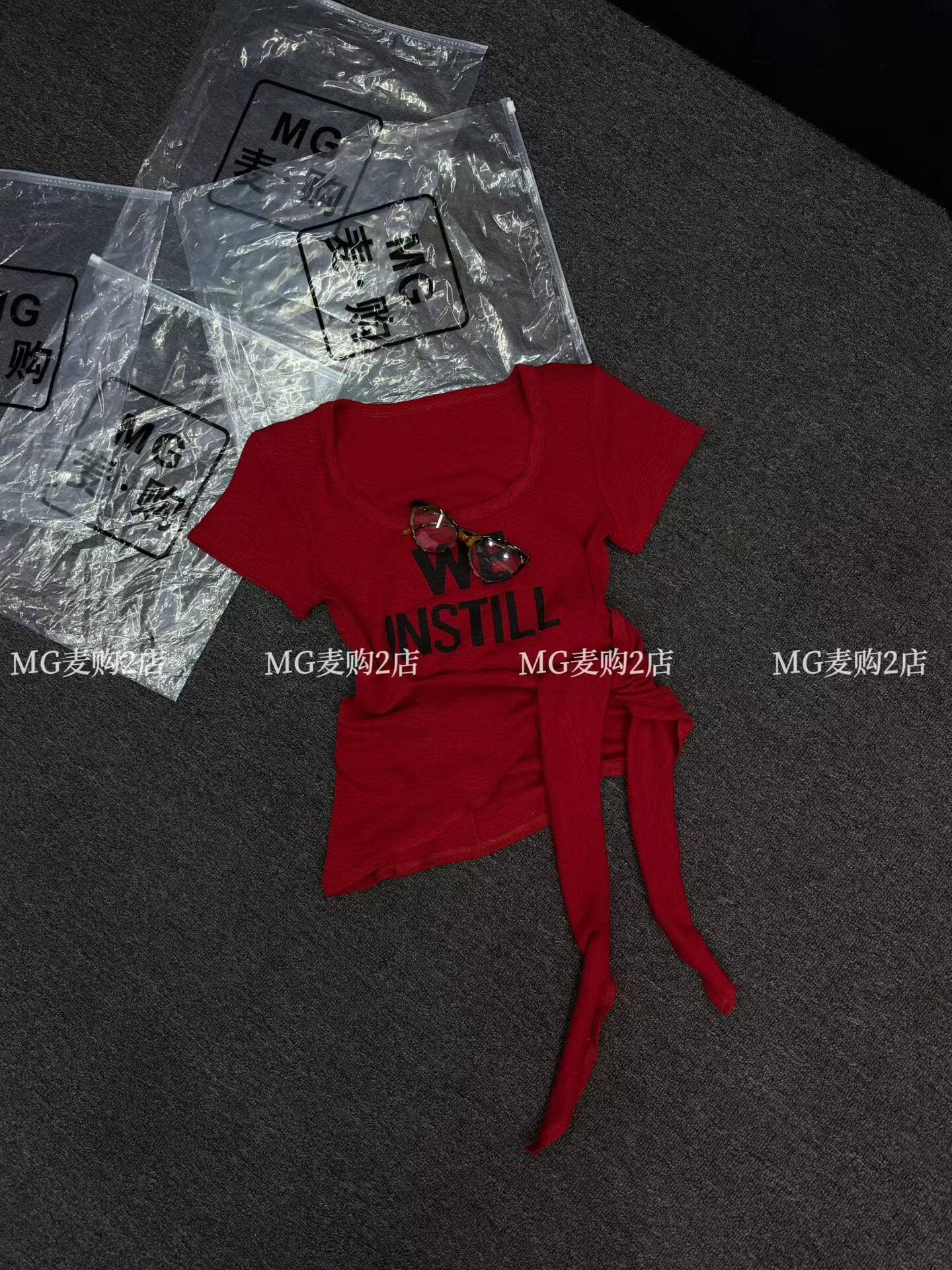 밀 구매 2026 년 여름 광장 칼라 알파벳 프린트 반팔 티셔츠 레이스업 두 조각 여성 세트 몸매 가꾸기 다용도 쇼트 스타일 맨위 상세 이미지 5