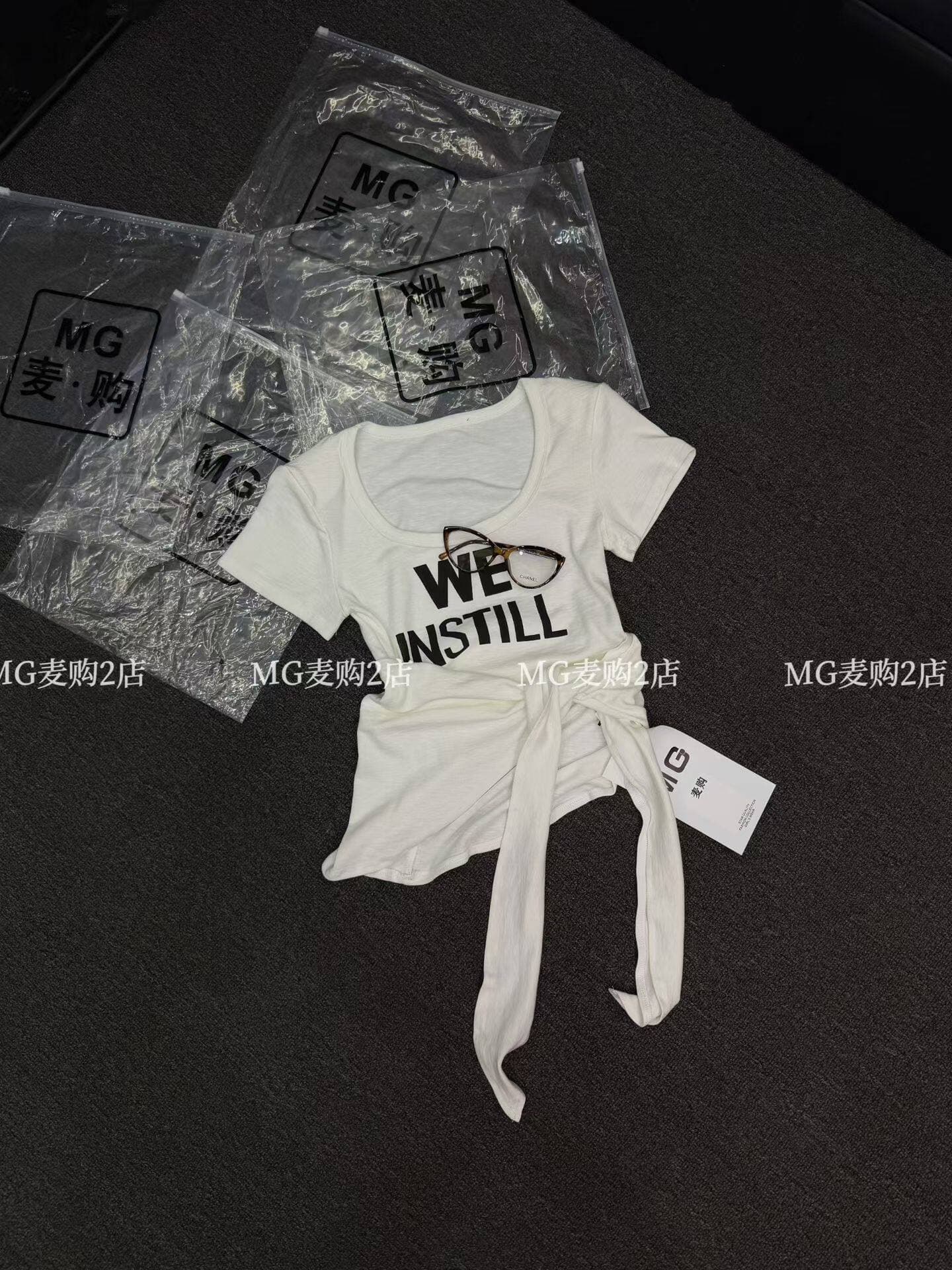 밀 구매 2026 년 여름 광장 칼라 알파벳 프린트 반팔 티셔츠 레이스업 두 조각 여성 세트 몸매 가꾸기 다용도 쇼트 스타일 맨위 상세 이미지 8