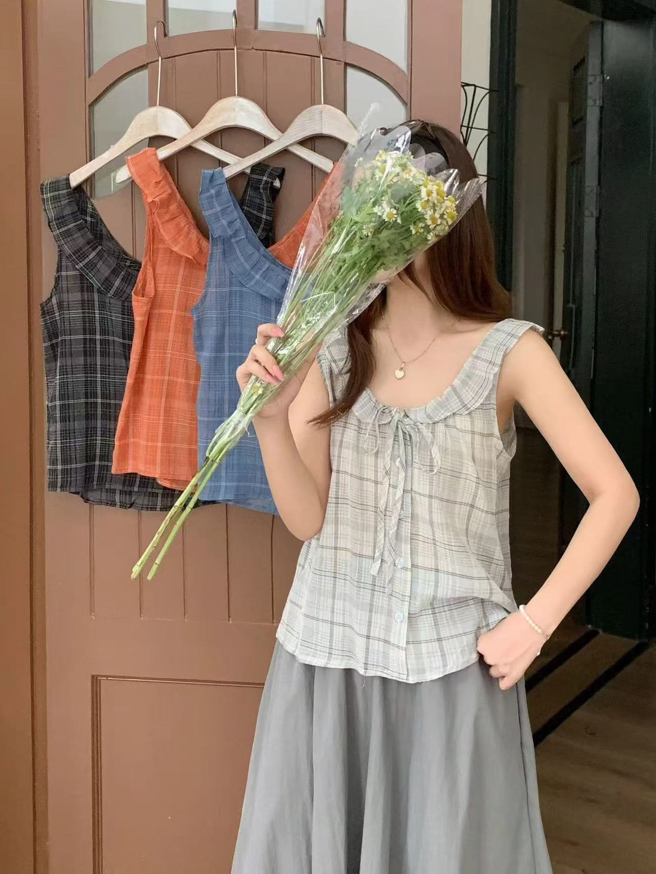 프랑스식 레트로 체크무늬 프릴 민소매 캐미솔 2026 여름 민소매 레이스업 몸매 가꾸기 슬림해 보이는 맨위