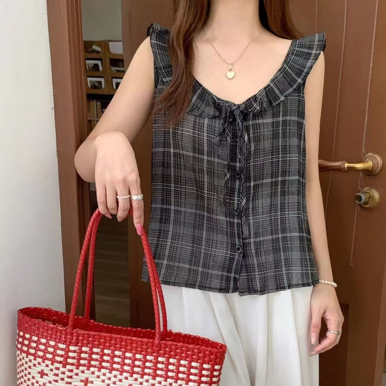 프랑스식 레트로 체크무늬 프릴 민소매 캐미솔 2026 여름 민소매 레이스업 몸매 가꾸기 슬림해 보이는 맨위 이미지 5