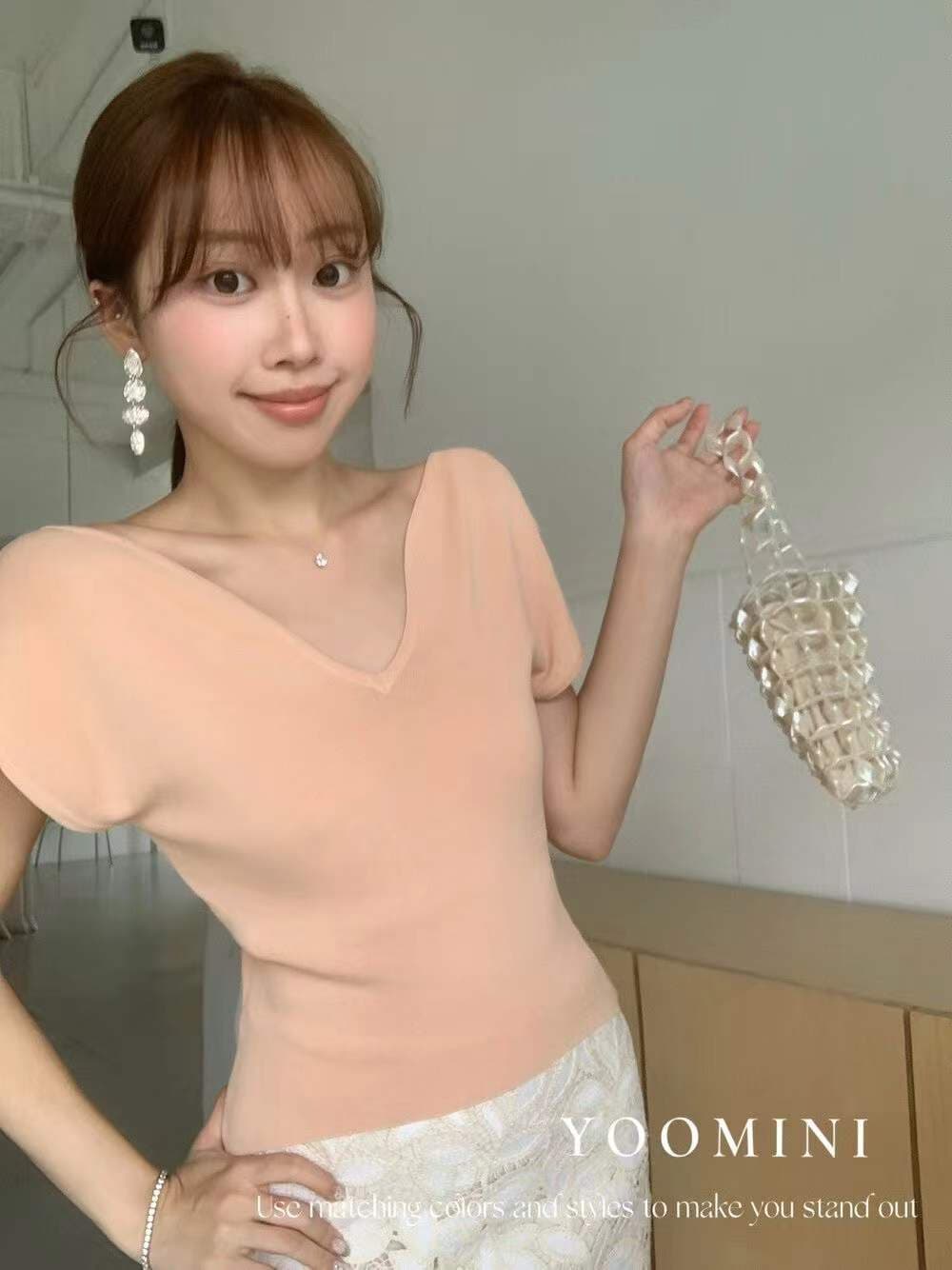 프랑스식 디자인 센스 우아함 출퇴근 V넥 Feifei 소매 몸매 가꾸기 니트 맨위 얇은 스타일 얼음 실크 반팔 티셔츠 여성 여름 드레스 이미지 4