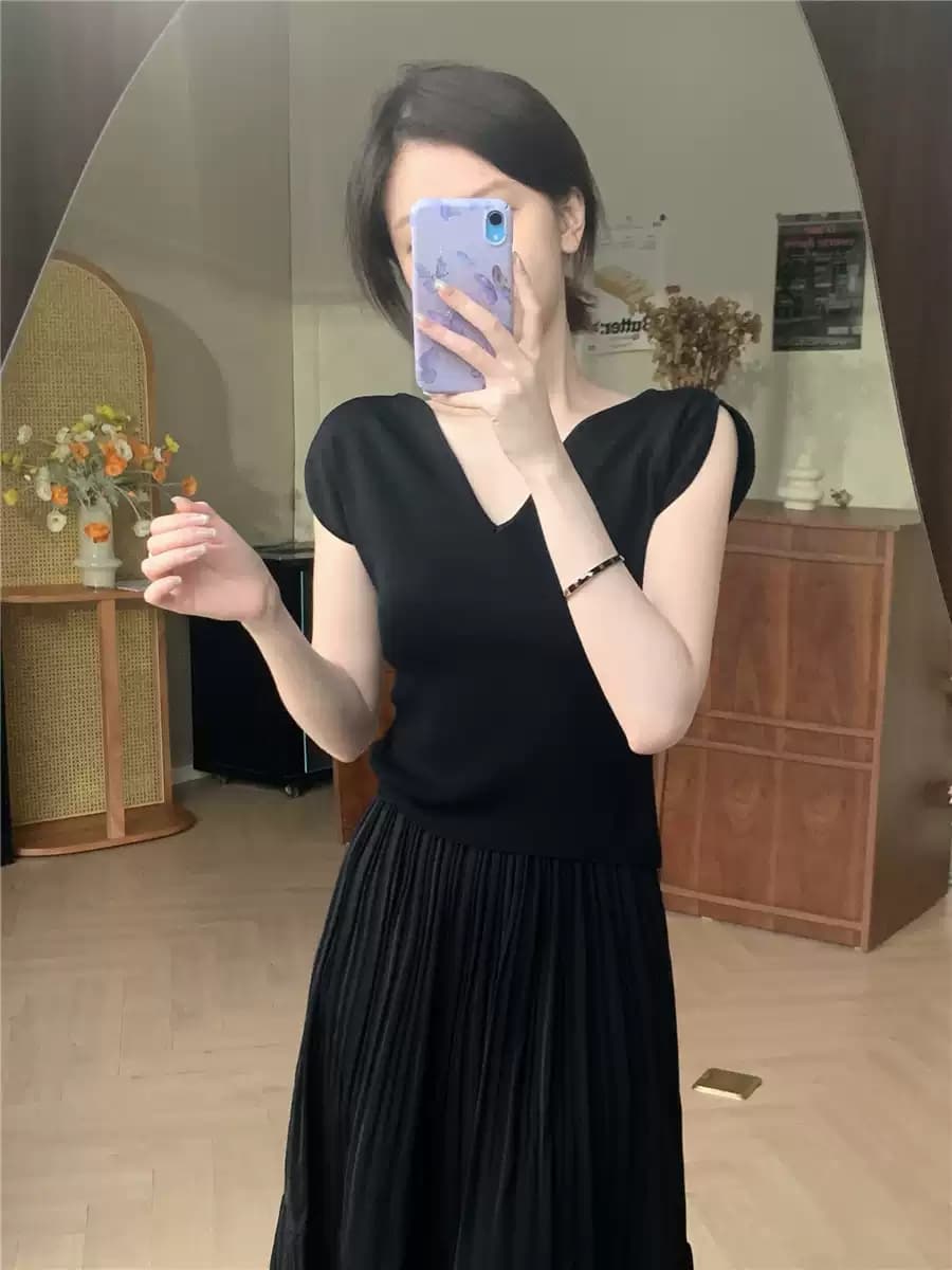 프랑스식 디자인 센스 우아함 출퇴근 V넥 Feifei 소매 몸매 가꾸기 니트 맨위 얇은 스타일 얼음 실크 반팔 티셔츠 여성 여름 드레스 상세 이미지 2