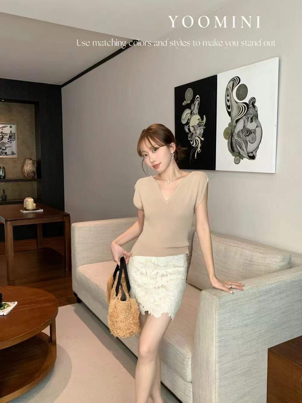 프랑스식 디자인 센스 우아함 출퇴근 V넥 Feifei 소매 몸매 가꾸기 니트 맨위 얇은 스타일 얼음 실크 반팔 티셔츠 여성 여름 드레스 상세 이미지 9