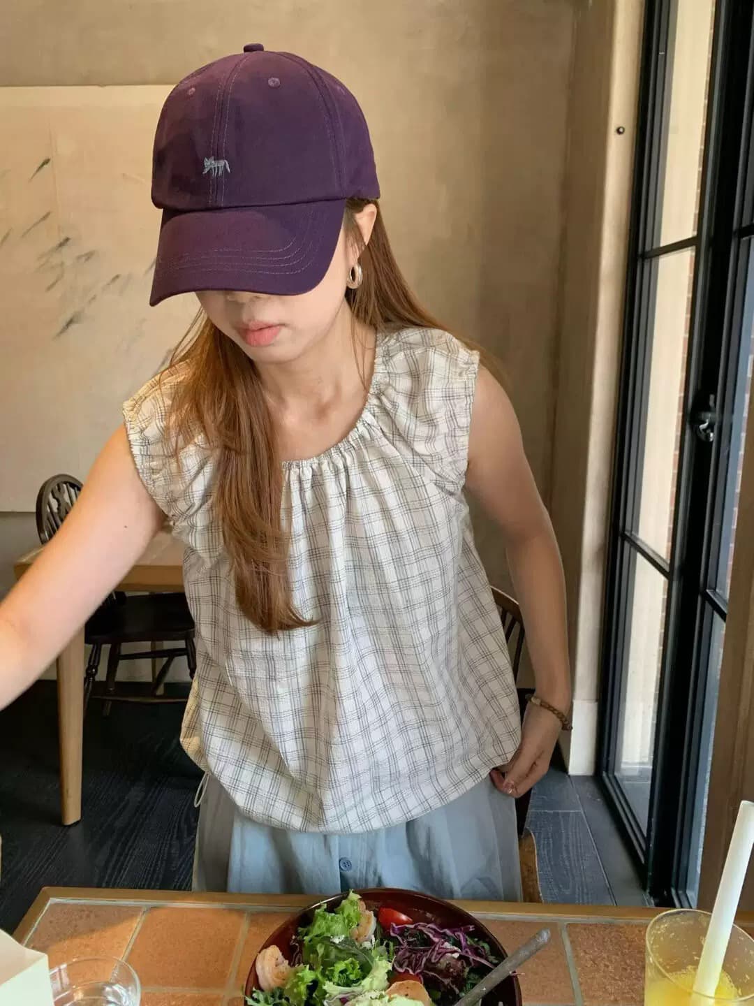 레트로 체크무늬 민소매 여성 셔츠 2026 여름 새로운 루즈핏 슬림해 보이는 다용도 품격 라운드 넥 맨위