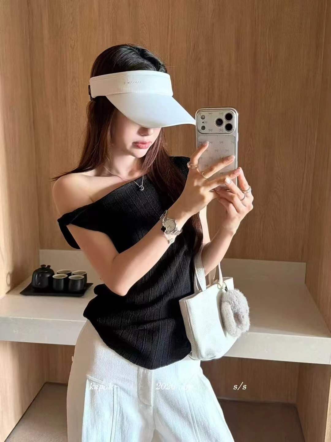 2026 여름 새로운 허리 수축 몸매 가꾸기 슬림해 보이는 다용도 비스듬한 칼라 오프숄더 반팔 니트 스웨터 맨위 여성 상세 이미지 13