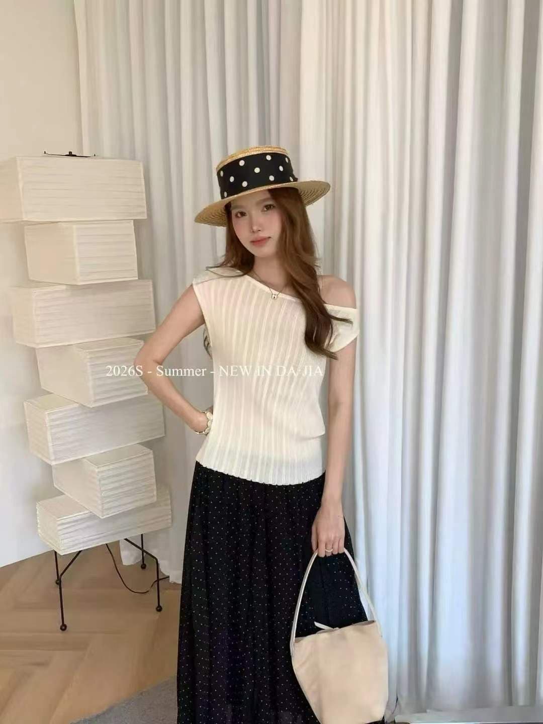 2026 여름 새로운 허리 수축 몸매 가꾸기 슬림해 보이는 다용도 비스듬한 칼라 오프숄더 반팔 니트 스웨터 맨위 여성 상세 이미지 20