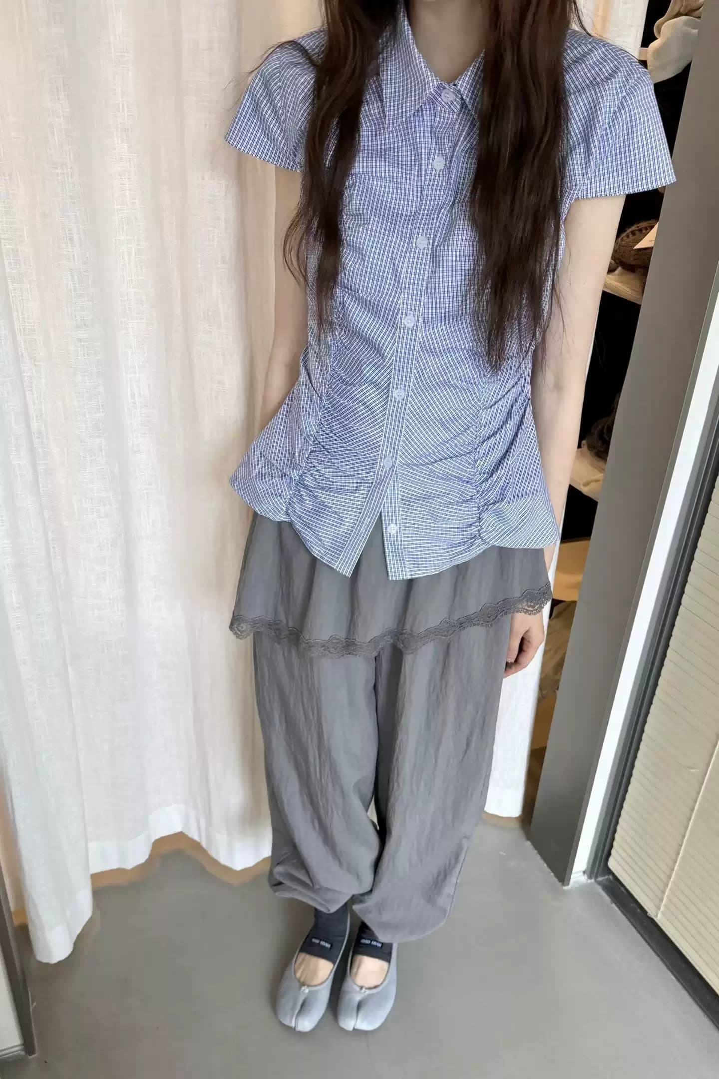 2026 여름 프랑스식 주름 디자인 센스 작은 셔츠 불규칙 펌프 Pleat 작은 대중 맨위 여성 폴로 칼라 핀치 허리 셔츠 이미지 4