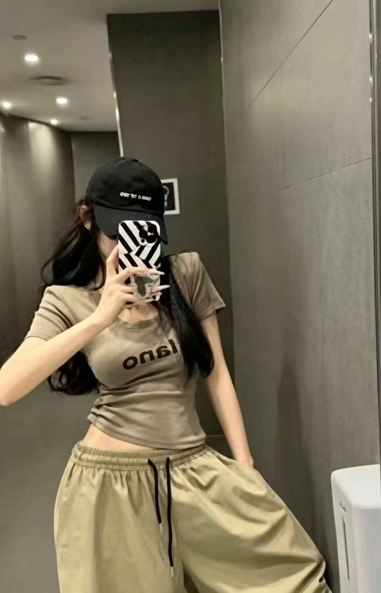 핫걸 u 칼라 알파벳 프린트 반팔 쇼트 스타일 티셔츠 여성 2026 새로운 홀로우 아웃 지퍼 이슬 허리 몸매 가꾸기 슬림해 보이는 맨위 이미지 3