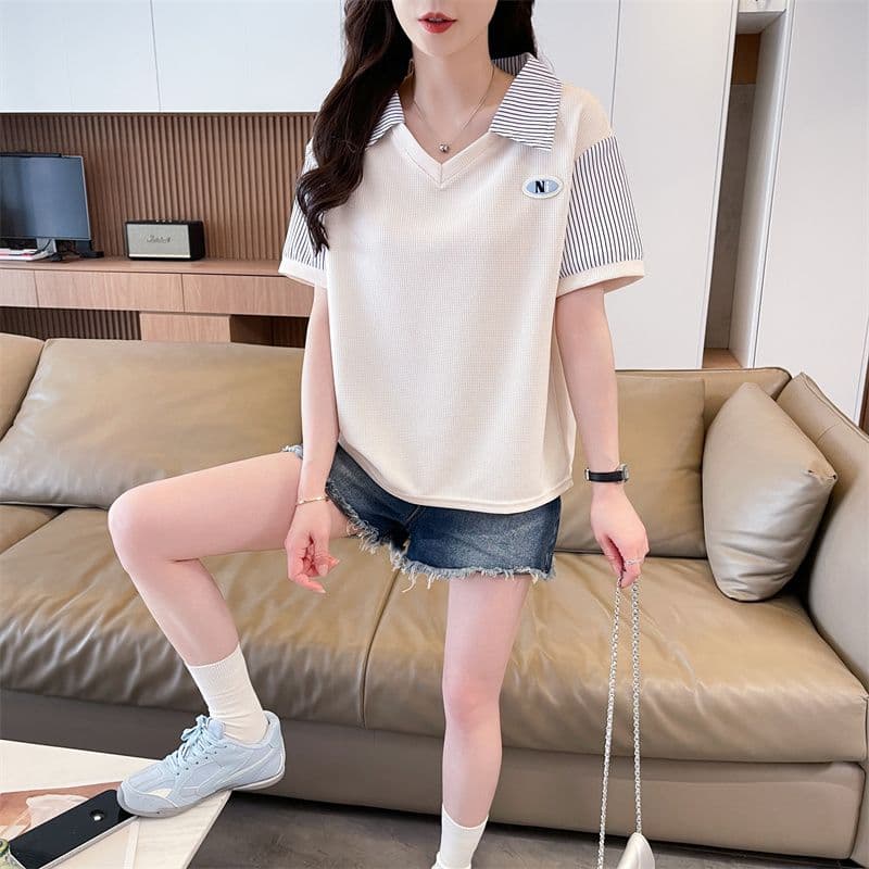 실사 2026 여름 새로운 후아 남편 그리드 한국 스타일 스트라이프 패치워크 V넥 반팔 티셔츠 여성 이미지 2