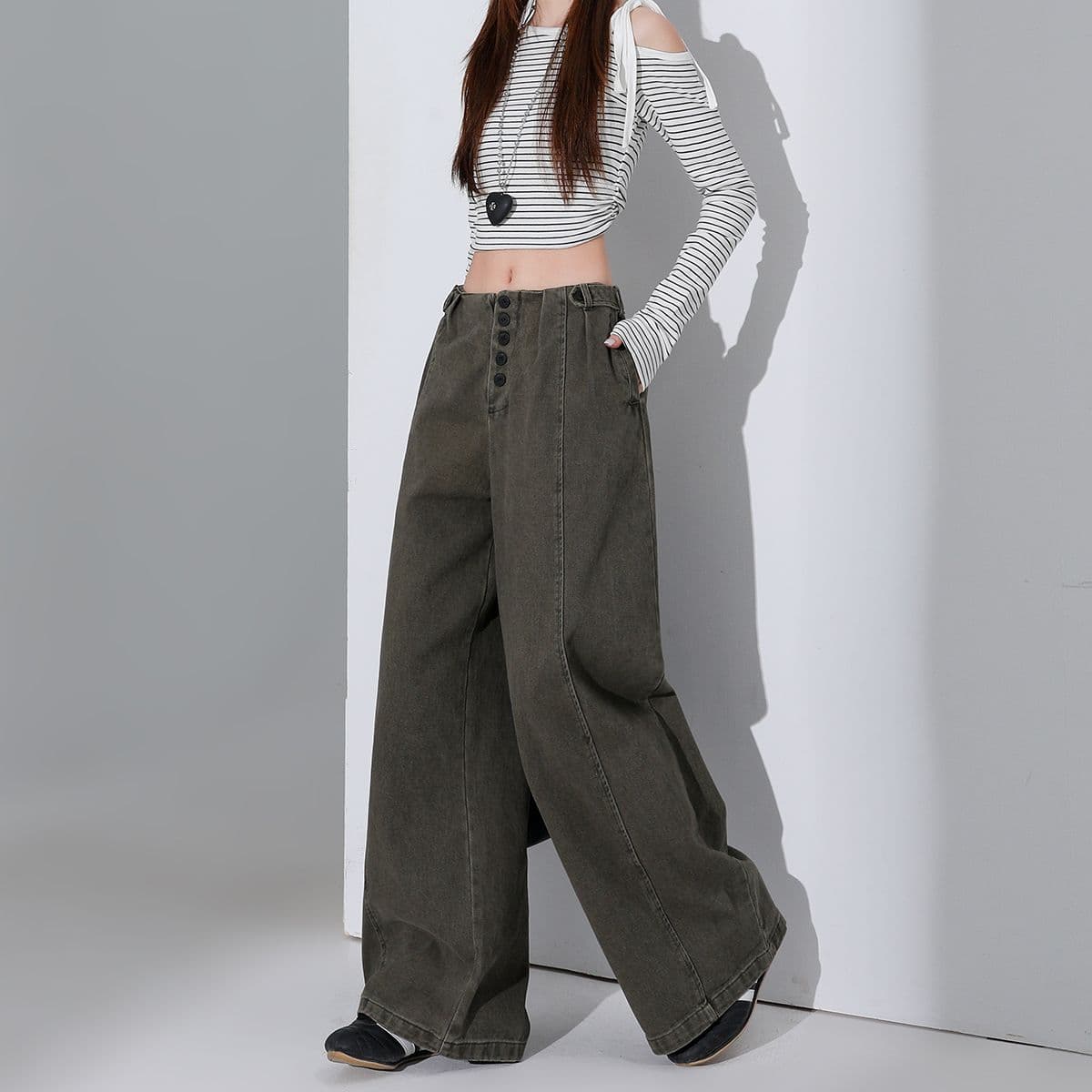 육군 녹색 레트로 넓은 다리 청바지 여성 의류 2026 봄 여름 새로운 디자인 센스 루즈핏 느긋한 슬림해 보이는 바닥 청소 긴 바지 이미지 5