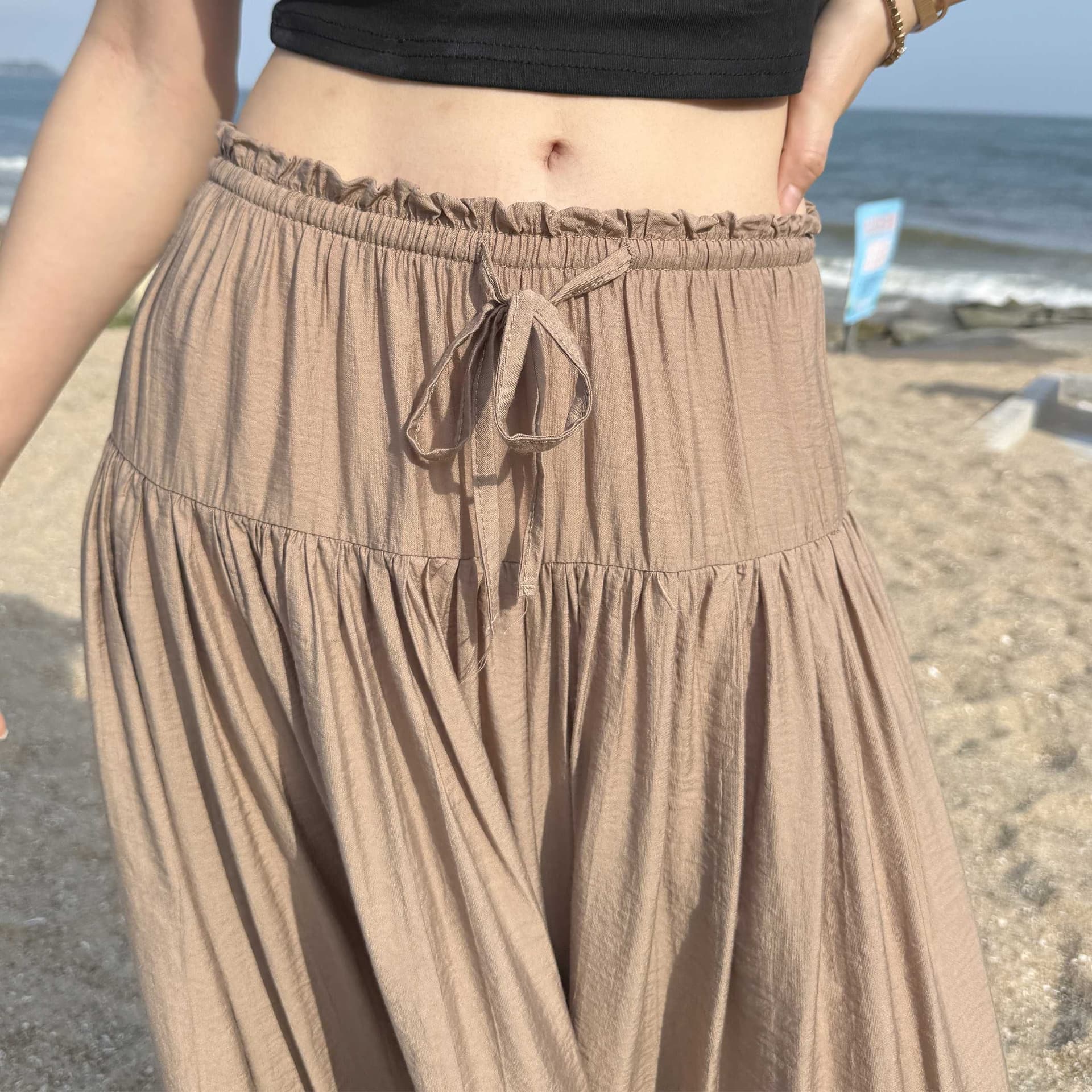 커피 색상 얼음 실크 허리밴드 레이스업 와이드 레깅스 바지 2026 여름 새로운 느슨함 루즈핏 플리츠 도루 센스 바지 이미지 2