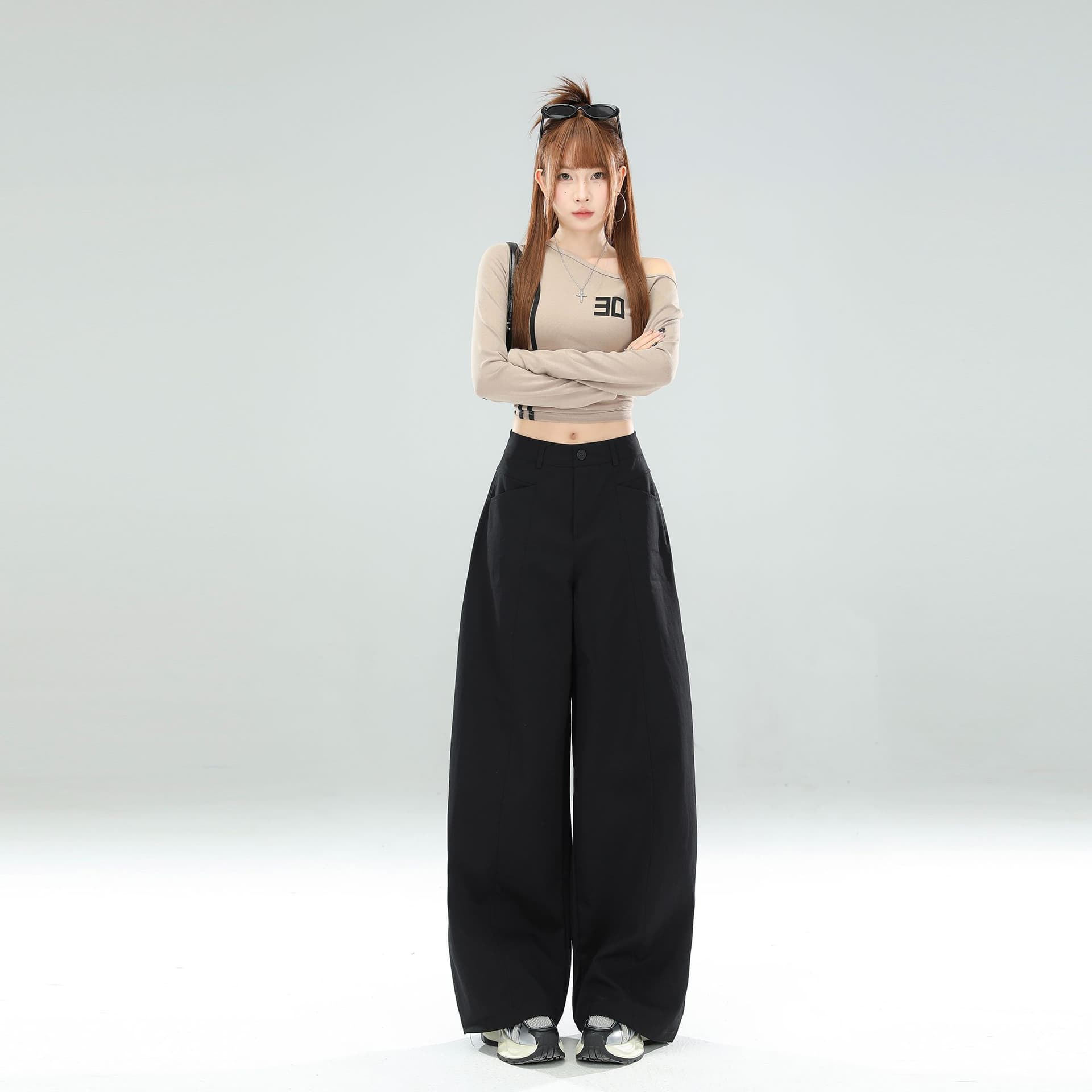 검정색 아메리칸 느긋한 레트로 넓은 다리 캐주얼 바지 여성 2026 여름 새로운 모통이 칼 하이웨이스트 슬림해 보이는 바지 이미지 2