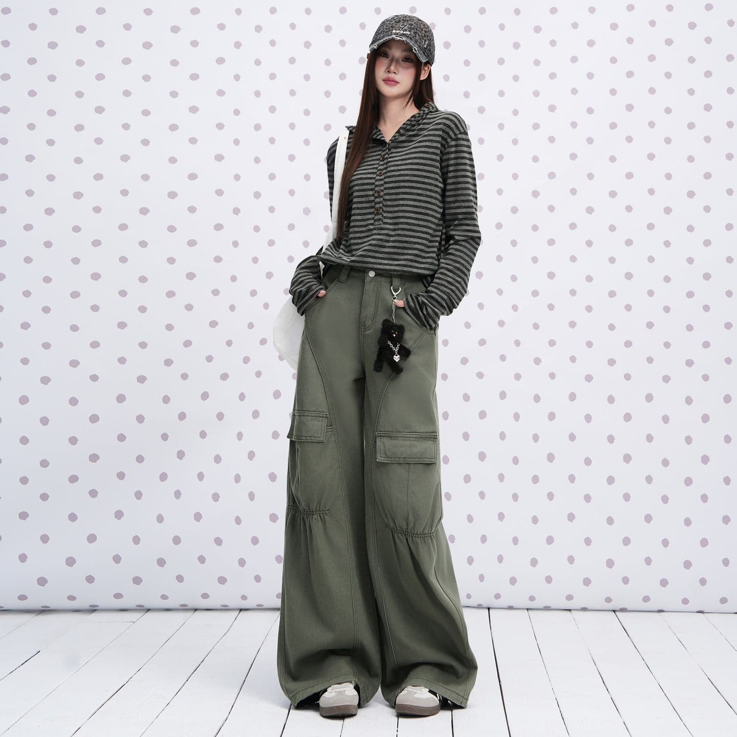 군용 녹색 순면 Chic 펌프 Pleat 자르기 센스 청바지 여성 2026 년 이른 가을 새로운 다용도 캐주얼 워크웨어 팬츠 이미지 4