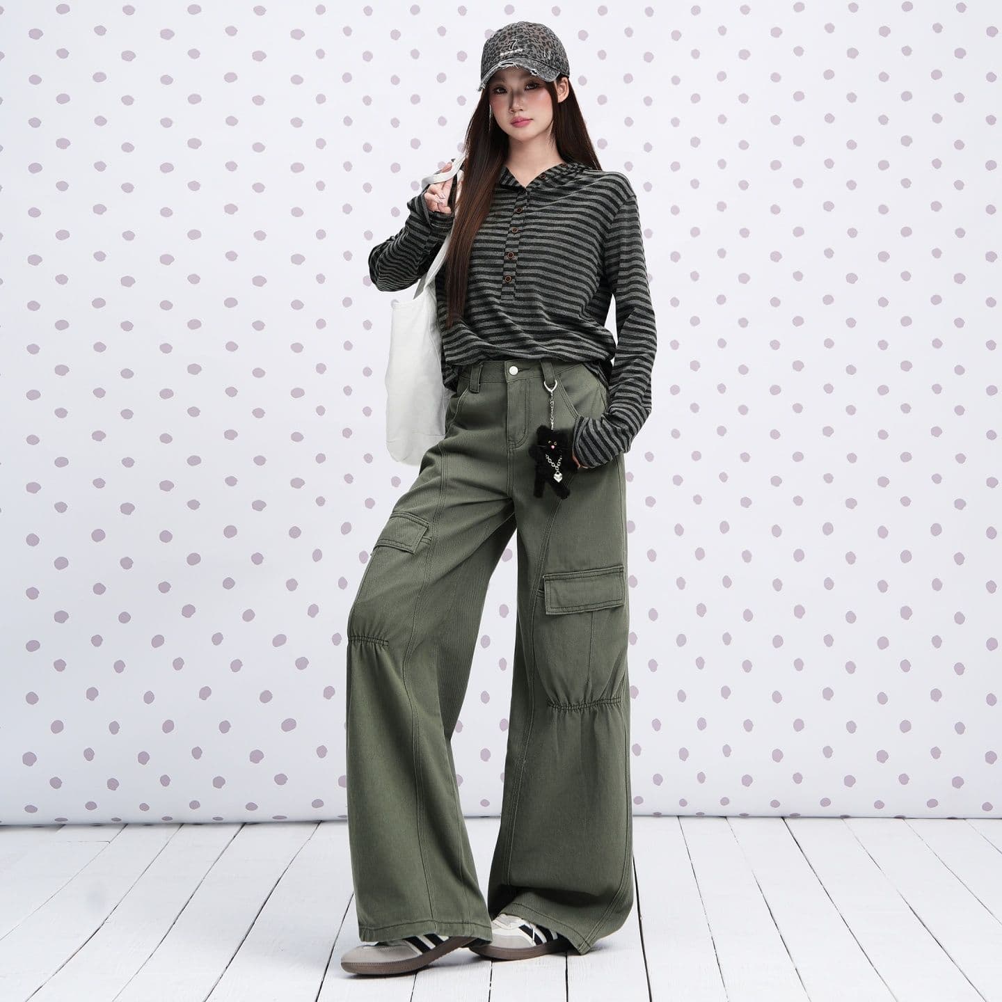 군용 녹색 순면 Chic 펌프 Pleat 자르기 센스 청바지 여성 2026 년 이른 가을 새로운 다용도 캐주얼 워크웨어 팬츠 이미지 3