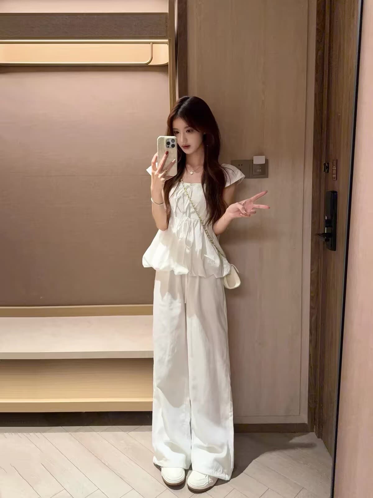 화이트 아마 세트 여성 여름 자카드 작은 날다 소매 맨위 느긋한 바람 도루 센스 캐주얼 루즈핏 와이드 레그 팬츠 투피스 세트 상세 이미지 3