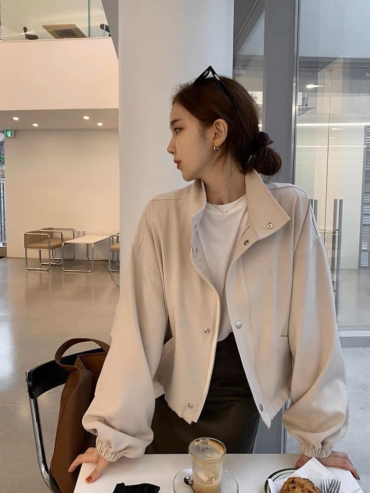 새로운 봄 가을 얇은 스타일 단색 쇼트 스타일 여성 코트 품격 느긋한 바람 루즈핏 캐주얼 스탠드 칼라 재킷 맨위 이미지 2