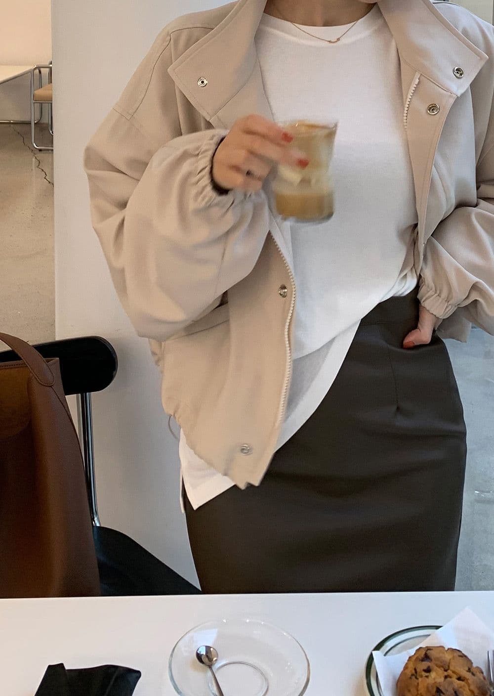 새로운 봄 가을 얇은 스타일 단색 쇼트 스타일 여성 코트 품격 느긋한 바람 루즈핏 캐주얼 스탠드 칼라 재킷 맨위 상세 이미지 2