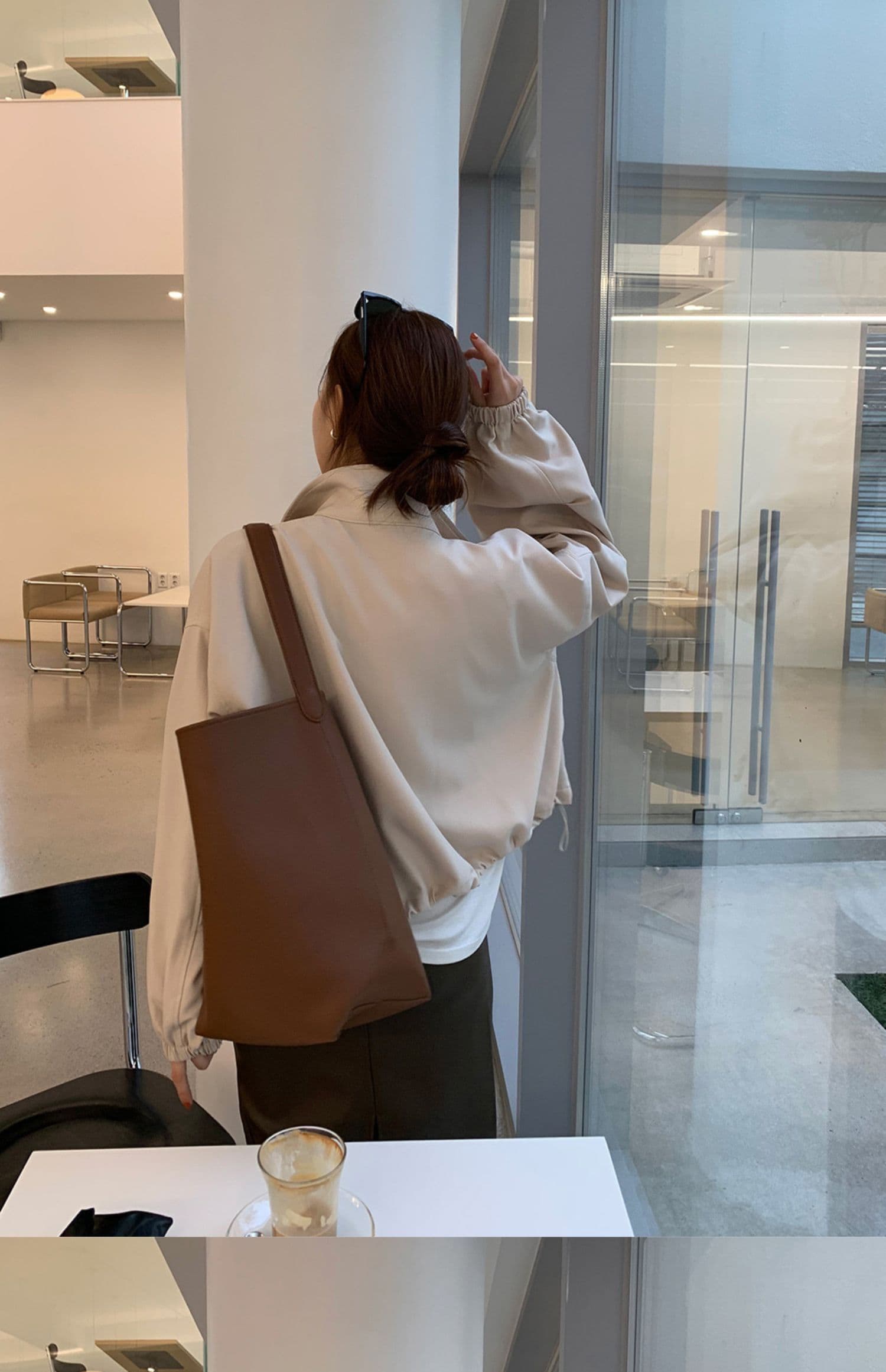 새로운 봄 가을 얇은 스타일 단색 쇼트 스타일 여성 코트 품격 느긋한 바람 루즈핏 캐주얼 스탠드 칼라 재킷 맨위 상세 이미지 3