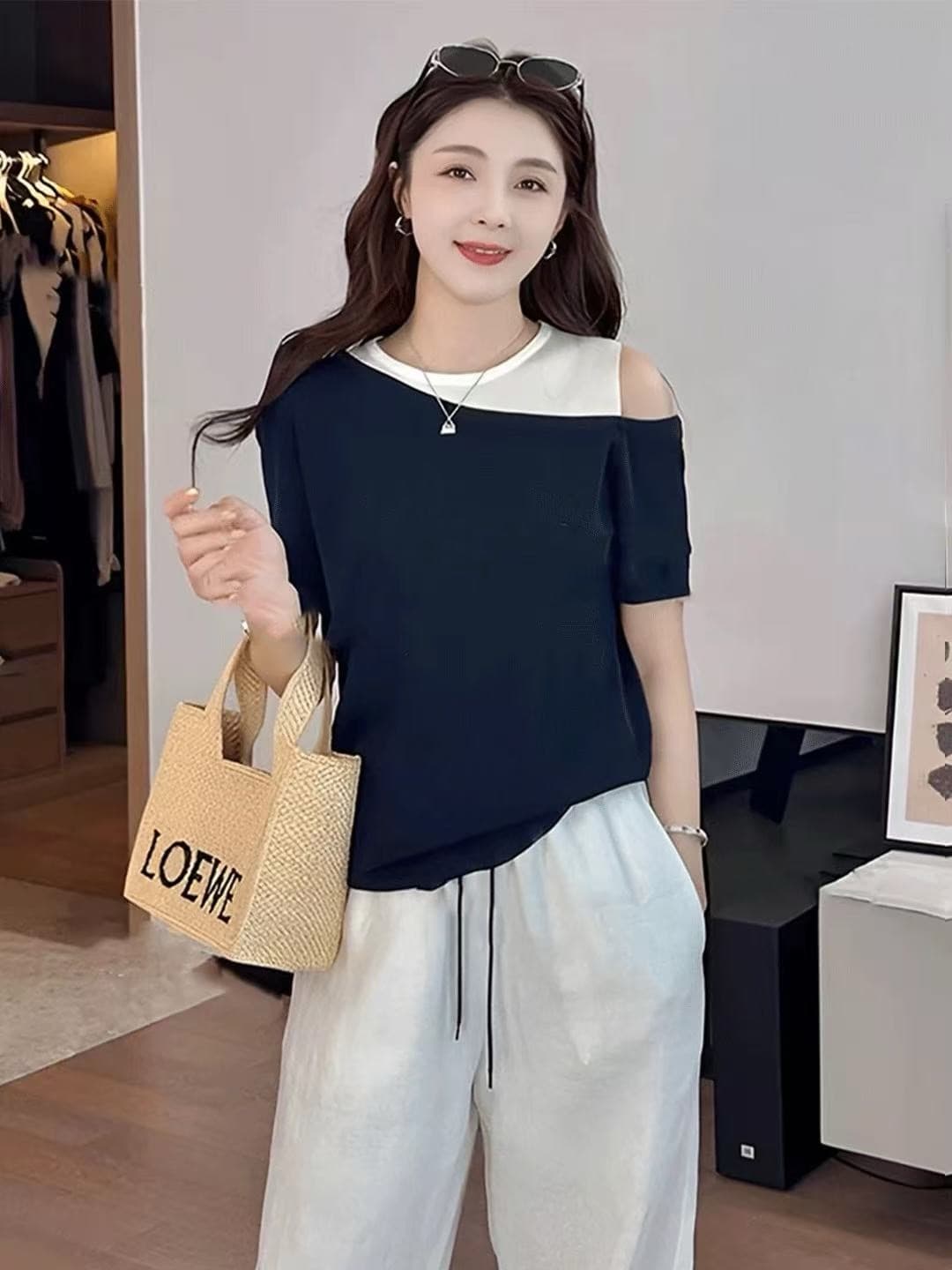 배색 오프숄더 반팔 여성 티셔츠 새로운 여름 새로운 고급 센스 작은 대중 품격 고유 한 몸매 가꾸기 슬림해 보이는 맨위