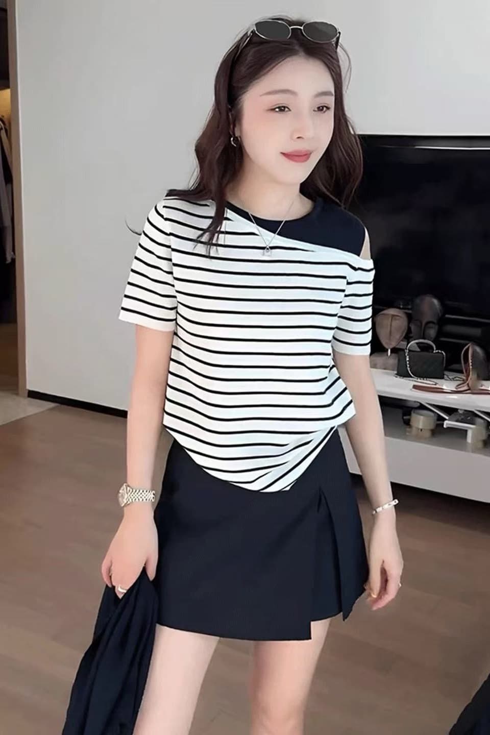 배색 오프숄더 반팔 여성 티셔츠 새로운 여름 새로운 고급 센스 작은 대중 품격 고유 한 몸매 가꾸기 슬림해 보이는 맨위 이미지 6