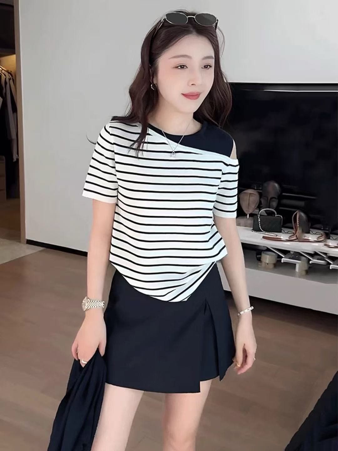 배색 오프숄더 반팔 여성 티셔츠 새로운 여름 새로운 고급 센스 작은 대중 품격 고유 한 몸매 가꾸기 슬림해 보이는 맨위 상세 이미지 4
