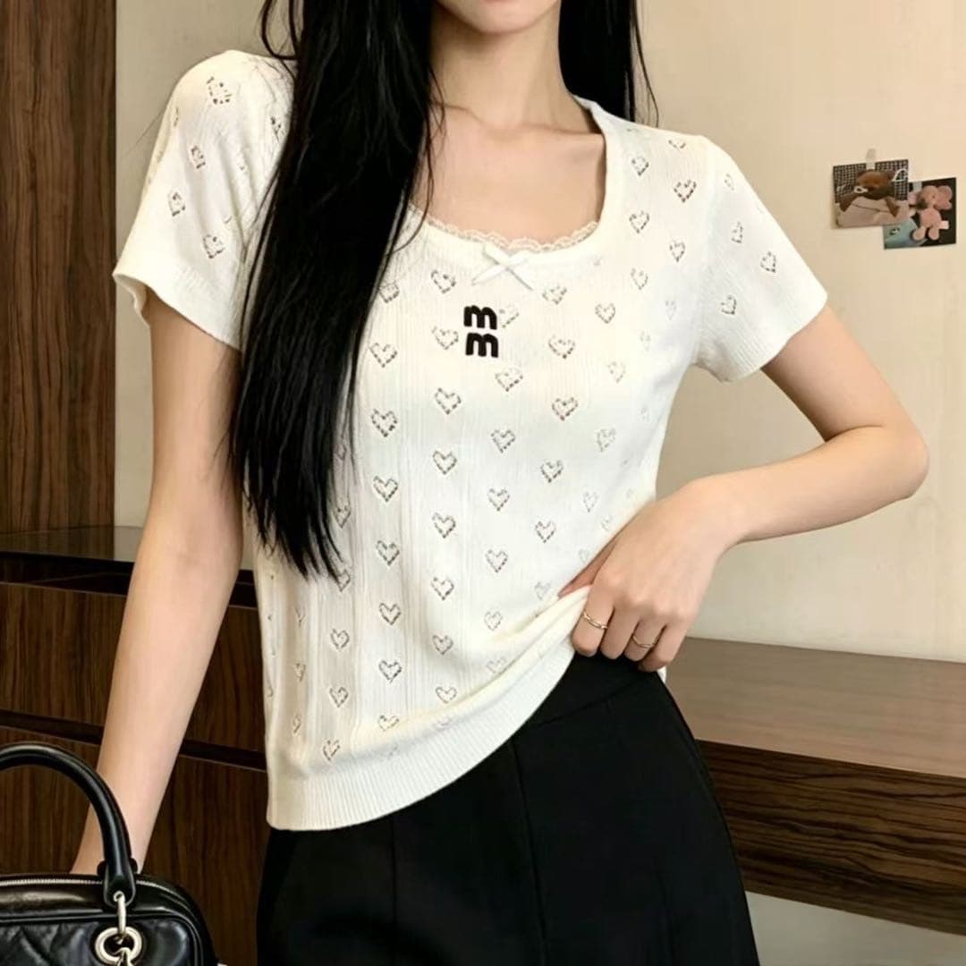 2026 봄 여름 새로운 구덩이 기사 하트 홀로우 아웃 광장 칼라 반팔 니트 스웨터 여성 슬림해 보이는 몸매 가꾸기 작은 대중 여성 의류 상세 이미지 2