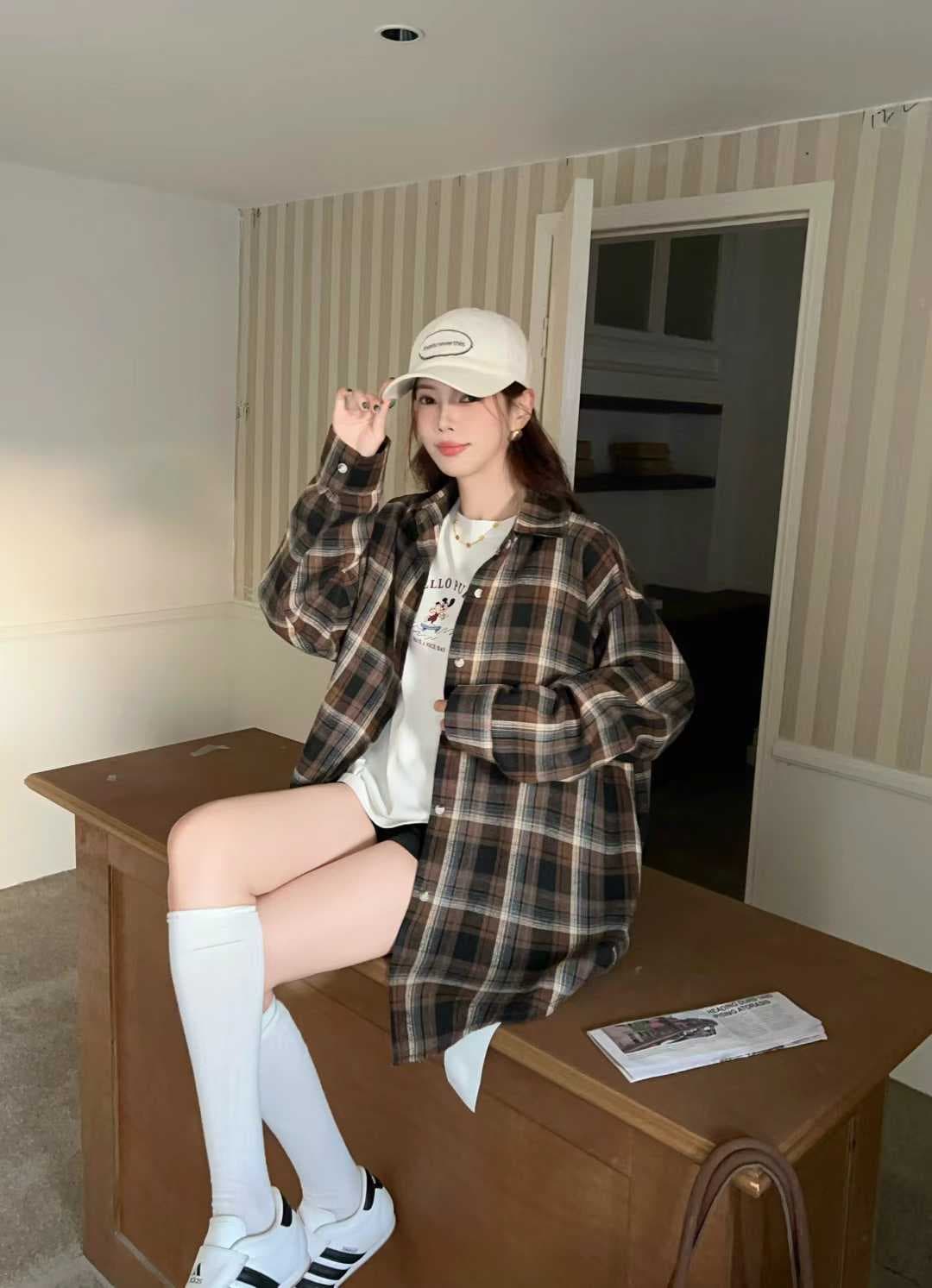 한국 스타일 봄 가을 빅 사이즈 루즈핏 격자 무늬 셔츠 미니멀리즘 루즈핏 하라주쿠 스타일 개성 벌룬 소매 셔츠 여성 코트 트렌디 상세 이미지 2