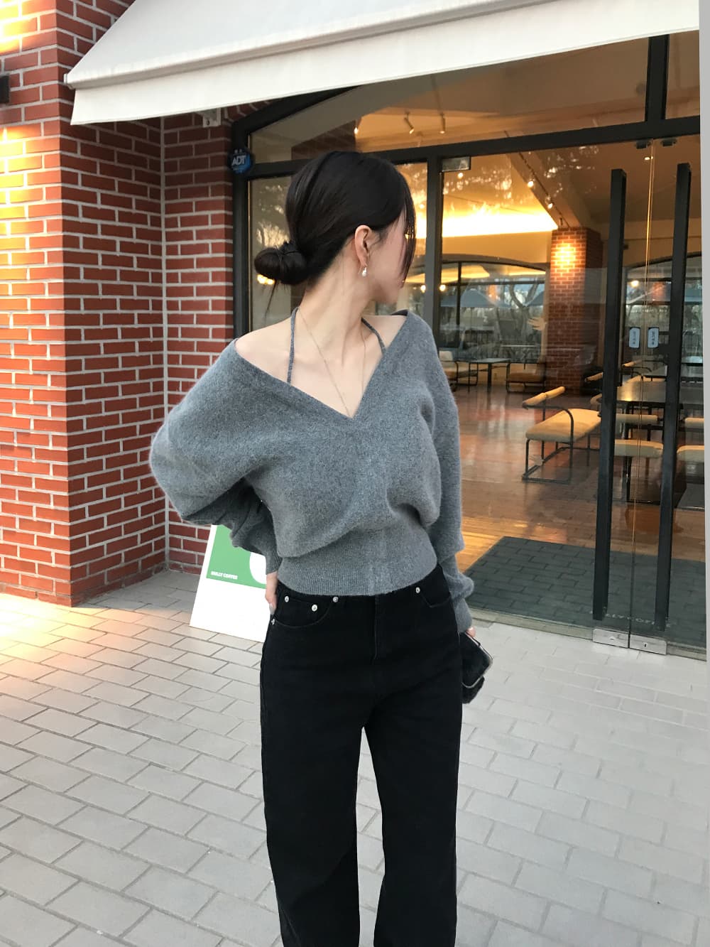 한국 작은 대중 디자인 센스 미니멀리즘 V넥 빛 요리 한 다용도 행침 목 둘 착용 오프숄더 니트 스웨터 여성 상세 이미지 15