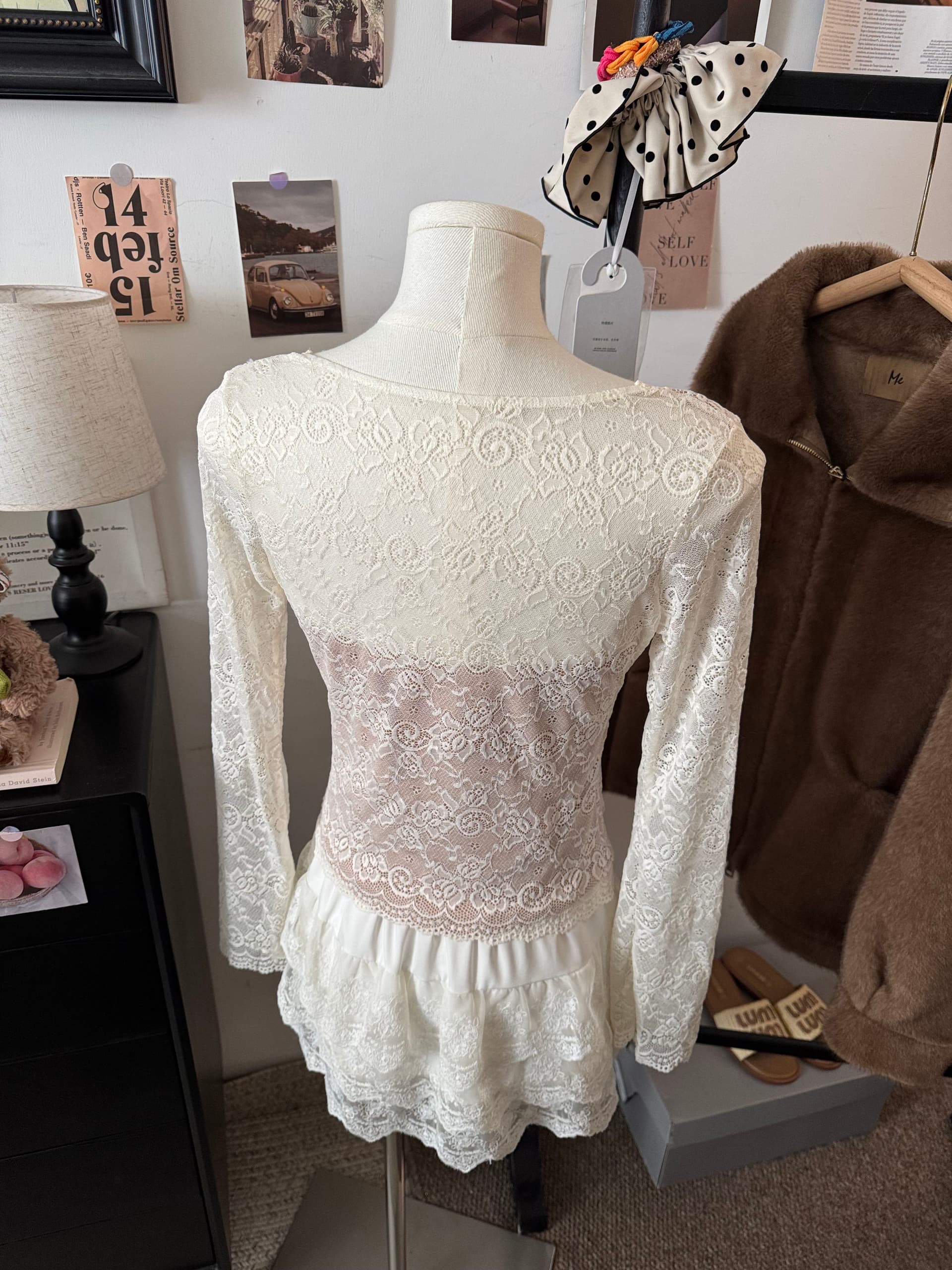 실사 V넥 섹시함 홀로우 아웃 레이스 기본 셔츠 여성 이른 봄 새로운 외국 가스 인사이드 가져 가라. 망사 얇은 스타일 긴팔 맨위 상세 이미지 19