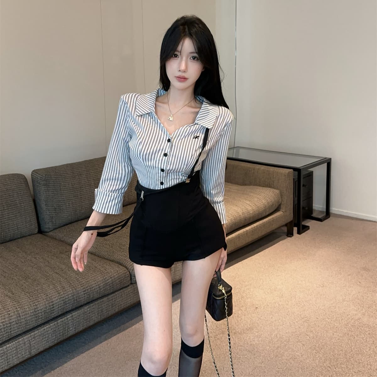 실사 정가 학원 스타일 세트 핫걸 유니폼 스트라이프 V넥 여성 셔츠 멜빵 바지 검정색 반바지 투피스 세트 이미지 4