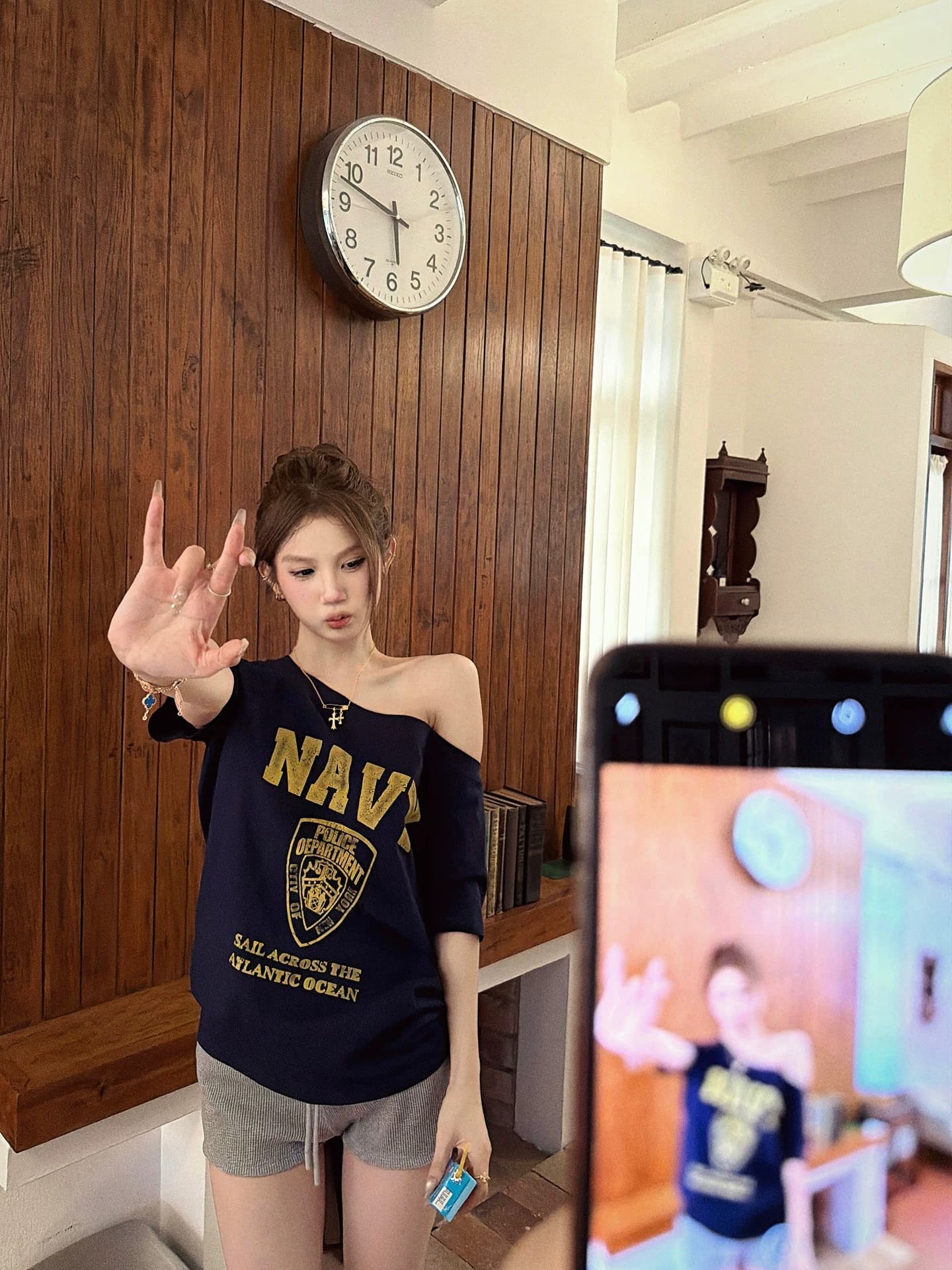 경관 그림 40 순면 220 그램 92 면 8 암모니아 Lun 비스듬한 칼라 오프숄더 오프숄더 반팔 티셔츠 여성 프린트 이미지 4