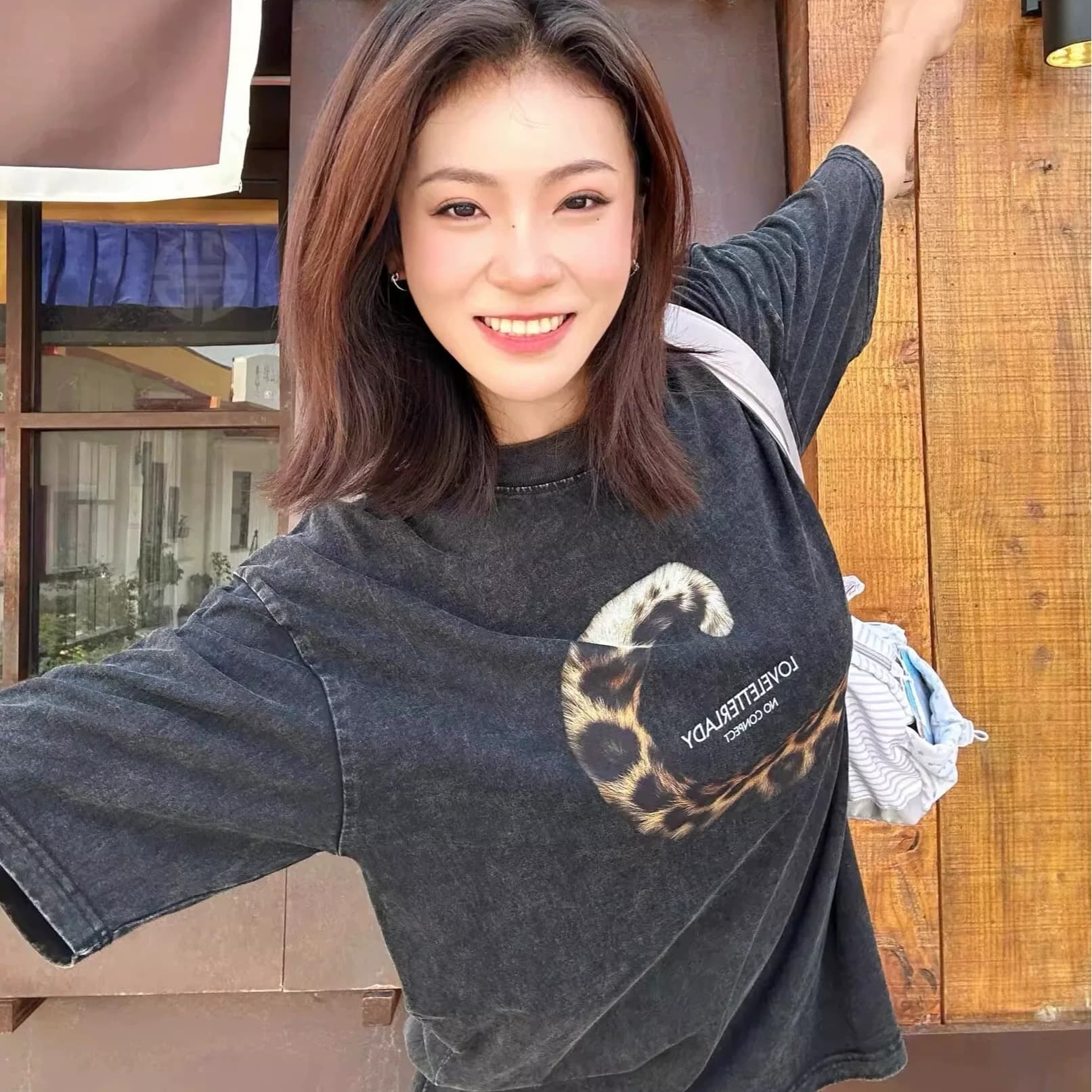 경관 그림 정가 230 크 워싱 마 오래된 순면 반팔 티셔츠 여성 루즈핏 대 에디션 이미지 5