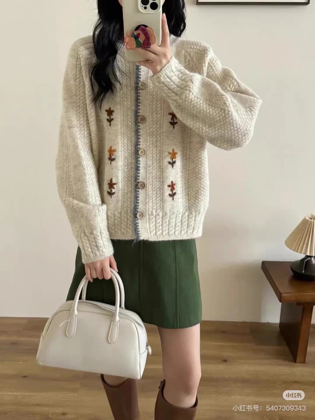 나만의 것을 가져와 라. 분위기 센스 레트로 꽃 수공 자수 무거운 작업 라운드 넥 스웨터 코트 문예 센스 우유 씽 하는 소리 맨위 상세 이미지 4