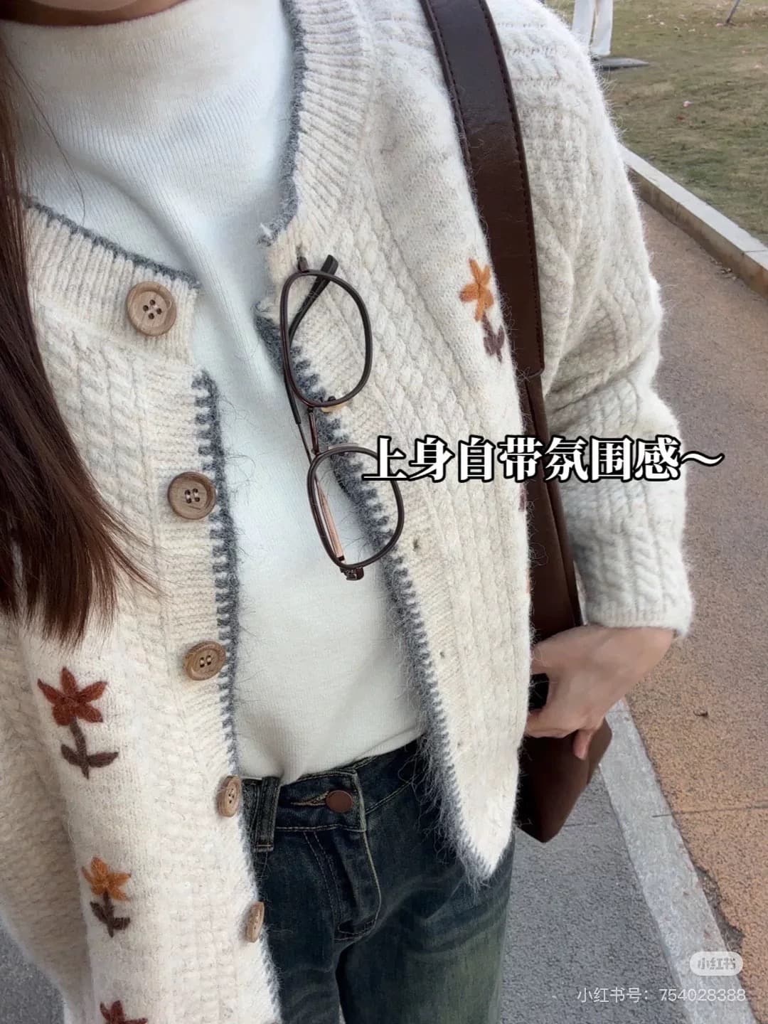 나만의 것을 가져와 라. 분위기 센스 레트로 꽃 수공 자수 무거운 작업 라운드 넥 스웨터 코트 문예 센스 우유 씽 하는 소리 맨위 상세 이미지 3