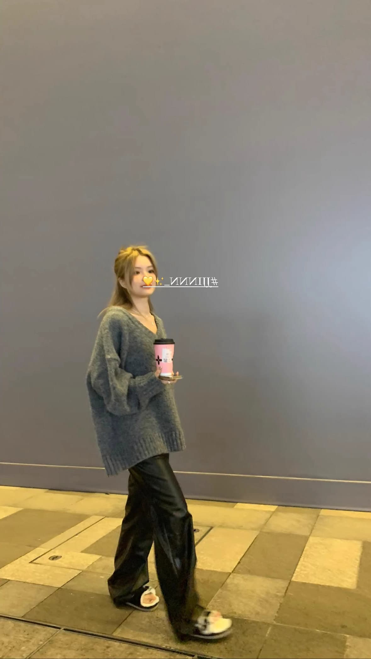 느긋한 바람 혼합 색상 V넥 루즈핏 레트로 외출용 인사이드 가져 가라. oversize 두꺼운 풀오버 만나는 스웨터 여자 가을 겨울 상세 이미지 7