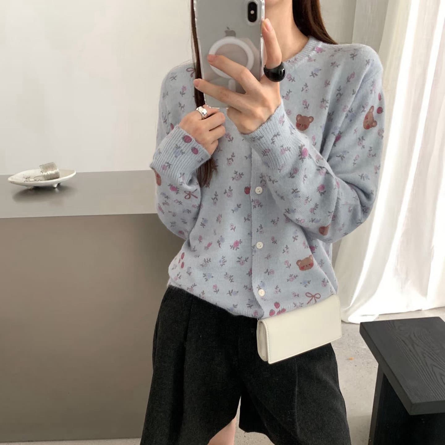 한 부서 작은 곰 꽃무늬 라운드 넥 루즈핏 긴팔 니트 오픈 가디건 여성 레저 슬림해 보이는 연령 감소 부드러운 찹쌀 스웨터 코트 이미지 4