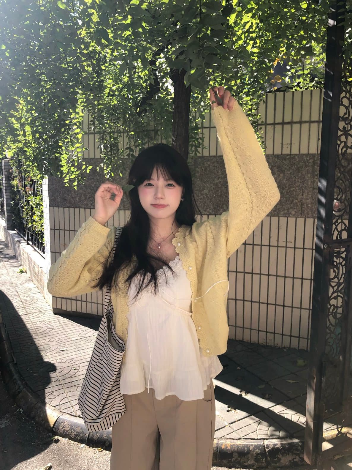 한 부서 부드러운 찹쌀 황색 라운드 넥 오픈 가디건 스웨터 여자 봄 슬림해 보이는 연령 감소 다용도 쇼트 스타일 니트 스웨터 맨위 재킷 이미지 2