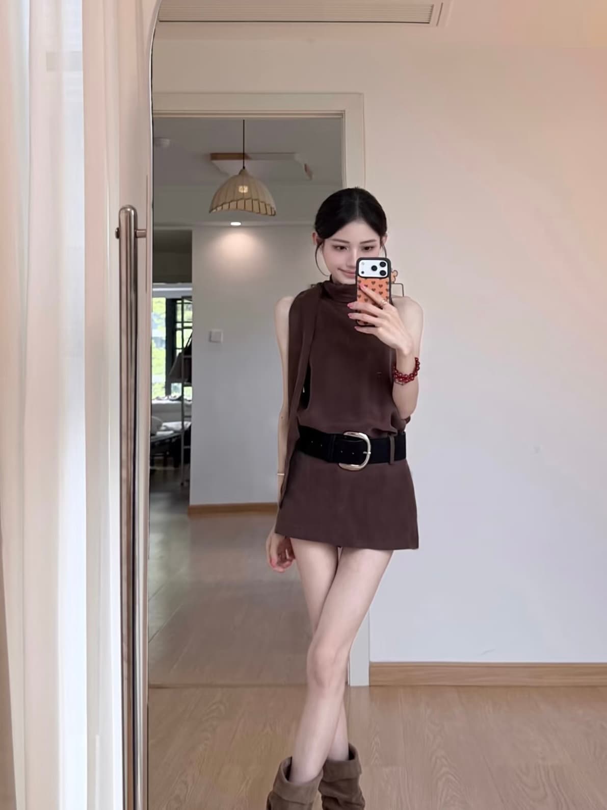 아름다움 라드. 바람 브라운 터틀넥 민소매 여성 드레스 2026 여름 허리 수축 슬림해 보이는 핫걸 쇼트 스타일 타이트 스커트 치마 이미지 3