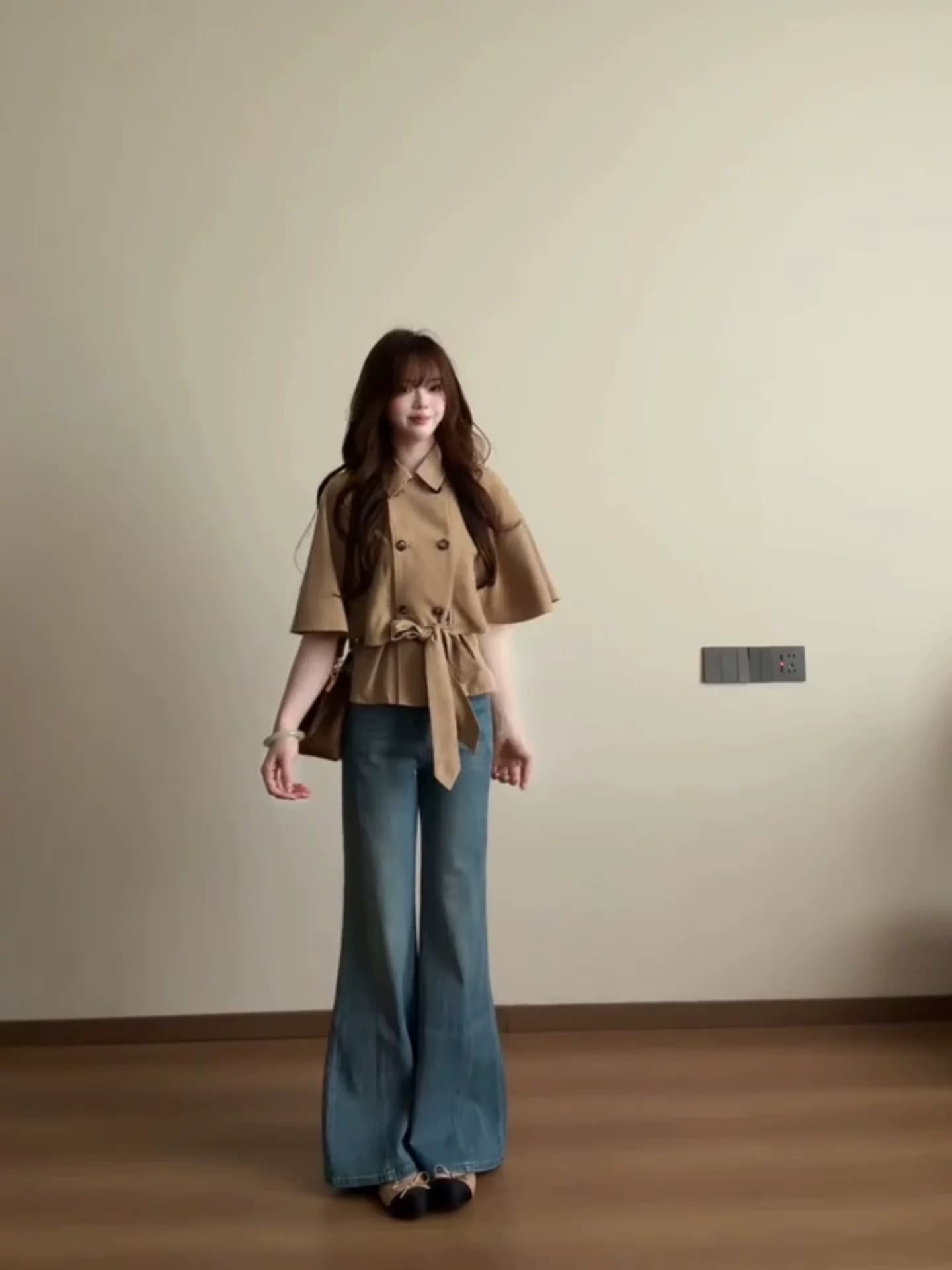 한 부서 카키 색 망토 쇼트 스타일 바람막이 여성 코트 조기 가을 고급 센스 작은 키 허리 수축 이중 버튼 맨위