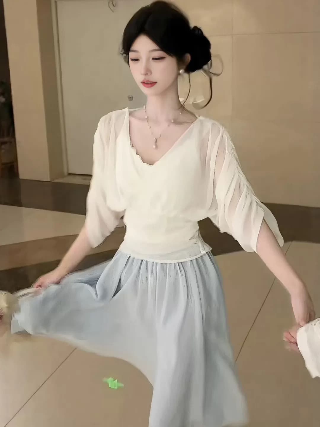 한 부서 착용 가져 가라. 세트 여성 여름 자이언트 잘 생긴 순수한 욕망 화이트 V넥 백리스 맨위 쉬폰 반신 스커트 투피스 세트 이미지 4