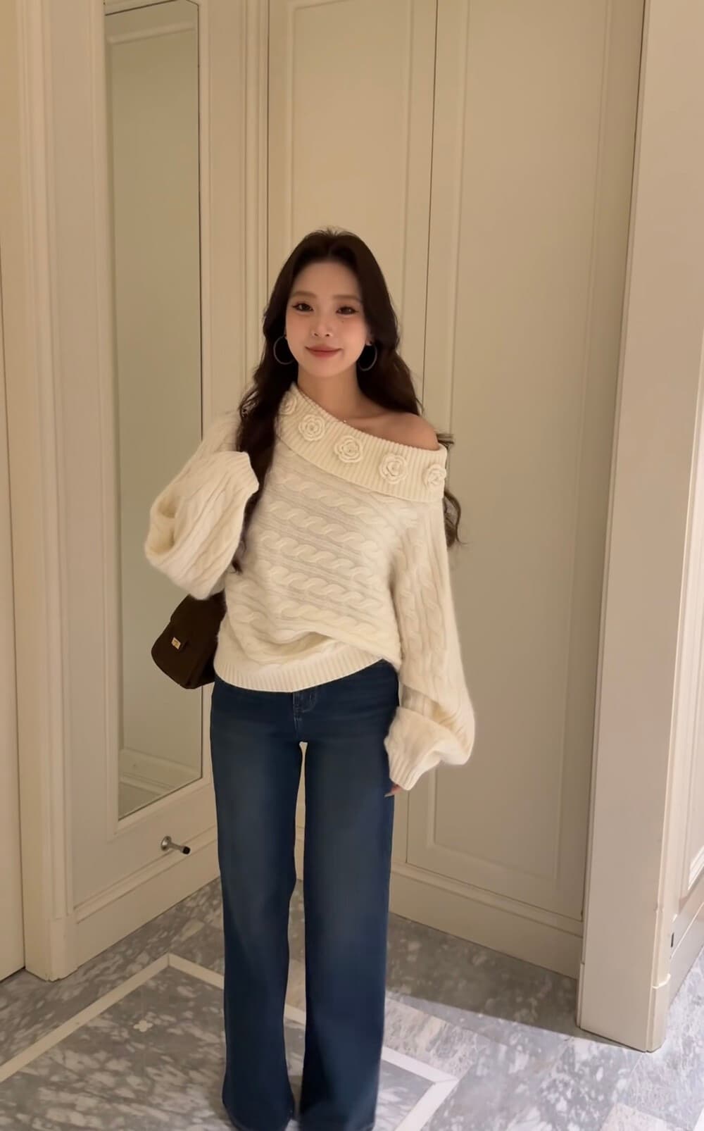 2026 겨울 의류 새로운 프랑스식 부드러운 바람 루즈핏 슬림해 보이는 오프숄더 3 차원 꽃 꽈배기 스웨터 상세 이미지 5