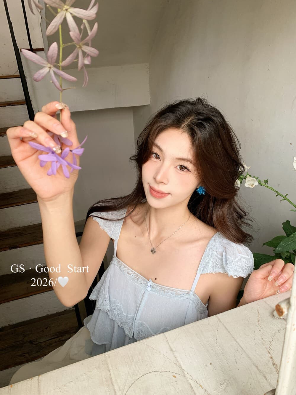 2026 여름 새로운 몸매 가꾸기 슬림해 보이는 민소매 맨위 디자인 센스 레이스 레이스 패치워크 캐미솔 상세 이미지 3