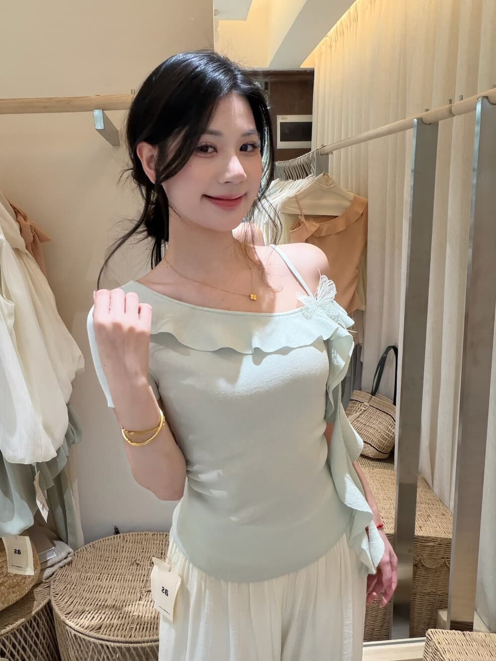 2026 여름 Chic 매우 요정 얇은 스타일 프랑스식 프릴 오프숄더 비스듬한 어깨 레이스업 반팔 티셔츠 여성 셔츠 여성 이미지 2