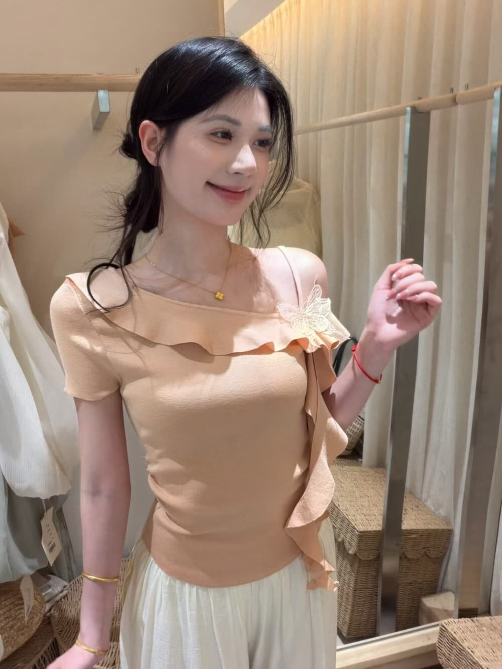 2026 여름 Chic 매우 요정 얇은 스타일 프랑스식 프릴 오프숄더 비스듬한 어깨 레이스업 반팔 티셔츠 여성 셔츠 여성 상세 이미지 1