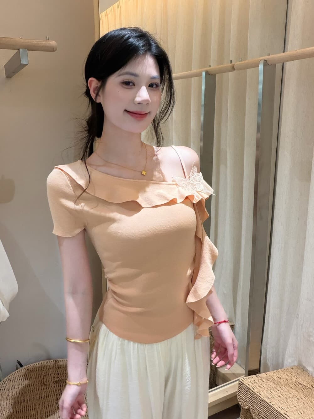 2026 여름 Chic 매우 요정 얇은 스타일 프랑스식 프릴 오프숄더 비스듬한 어깨 레이스업 반팔 티셔츠 여성 셔츠 여성 상세 이미지 2