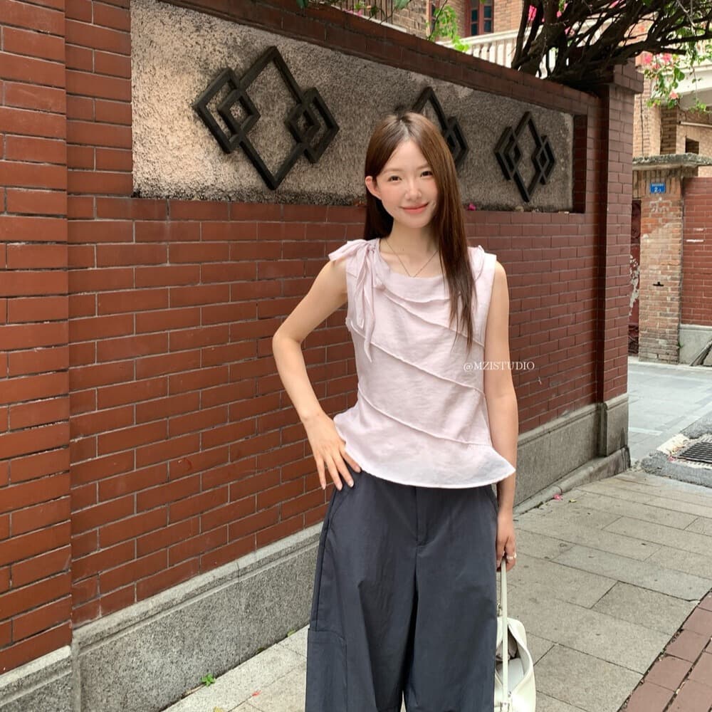 여름 출퇴근 몸매 가꾸기 슬림해 보이는 디자인 센스 조끼 민소매 미니멀리즘 비스듬한 기사 불규칙 리본 맨위 여성 이미지 5