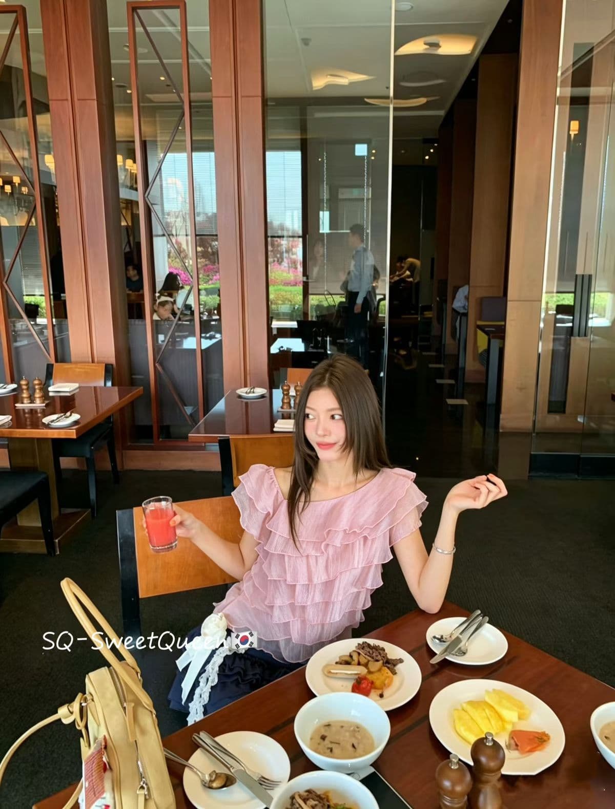 프랑스식 자이언트 잘 생긴 ~ 중 연꽃 잎 레이스 비대칭 오프숄더 반팔 인형 작은 셔츠 고유 한 아름다운 맨위 여성 이미지 4