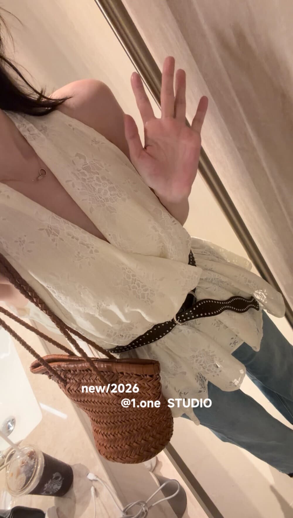 여름 디자인 센스 허리 수축 민소매 작은 셔츠 벨트 포함 달콤한 핫걸 레이스 질감 십자가 행침 목 조끼 맨위 여성 상세 이미지 5