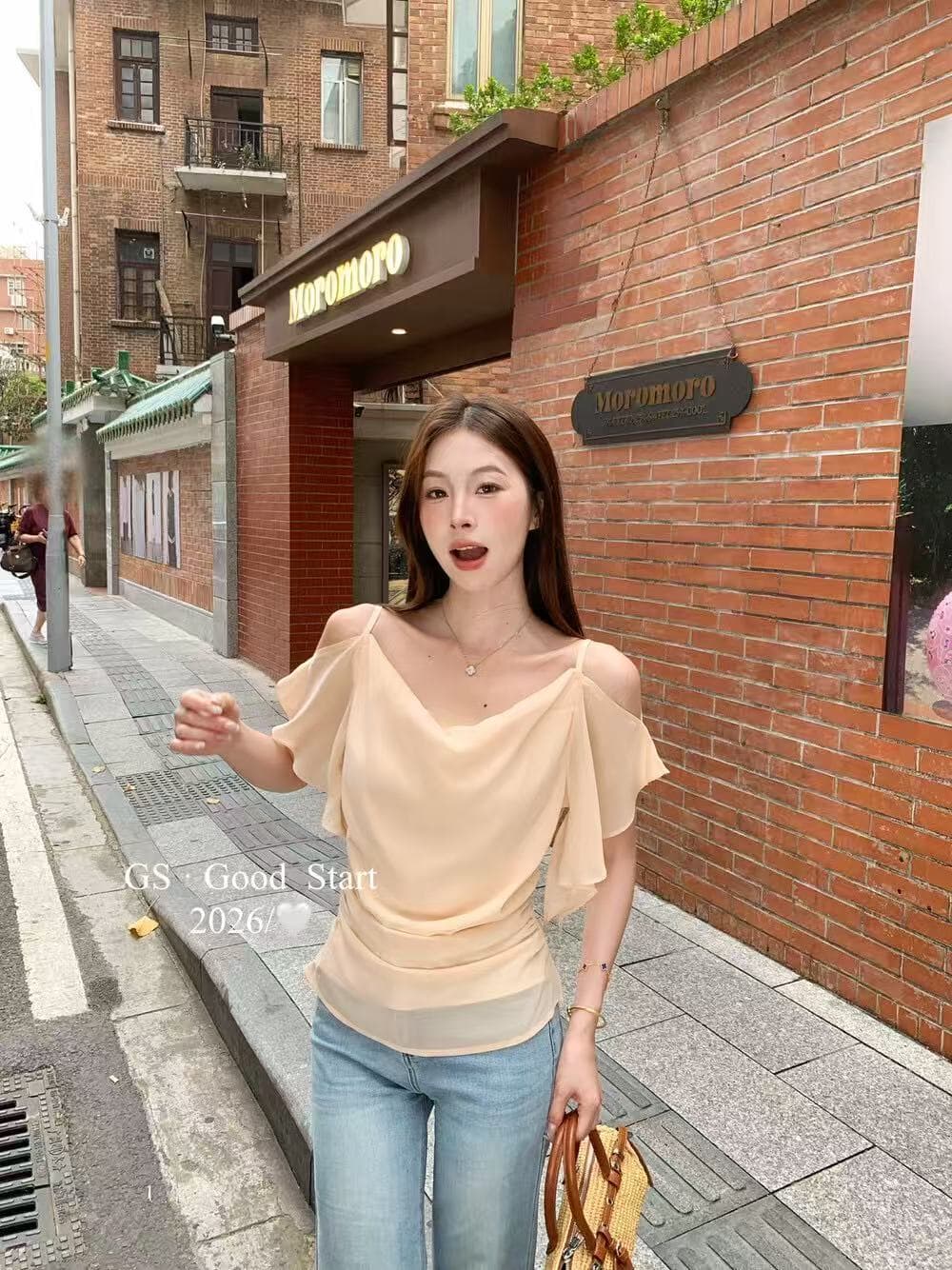 여름 디자인 센스 불규칙 주름 허리 수축 달콤한 매운맛 흔들다 칼라 프릴 오프숄더 반팔 티셔츠 여성 셔츠 상세 이미지 5