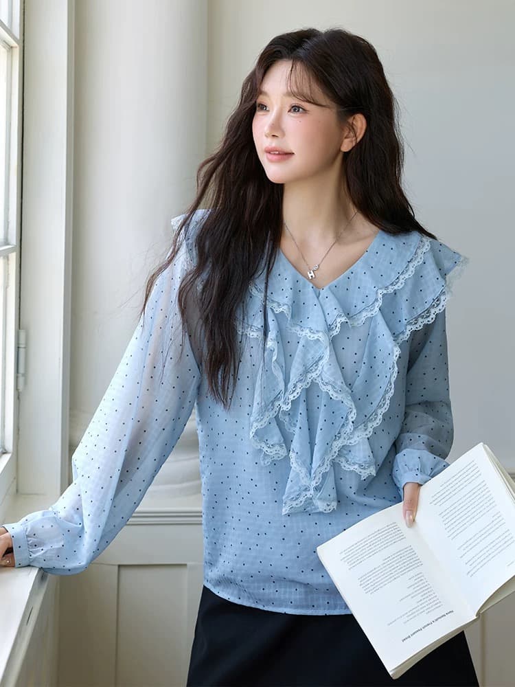 2026 가을 새로운 고급 센스 슈퍼 화재 연령 감소 맨위 파란색 도트 무늬 프릴 V 넥 셔츠 여성 상세 이미지 1